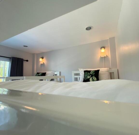 اتاق خانوادگی با چشمانداز کوه, Khaolak Mind Home Hostel