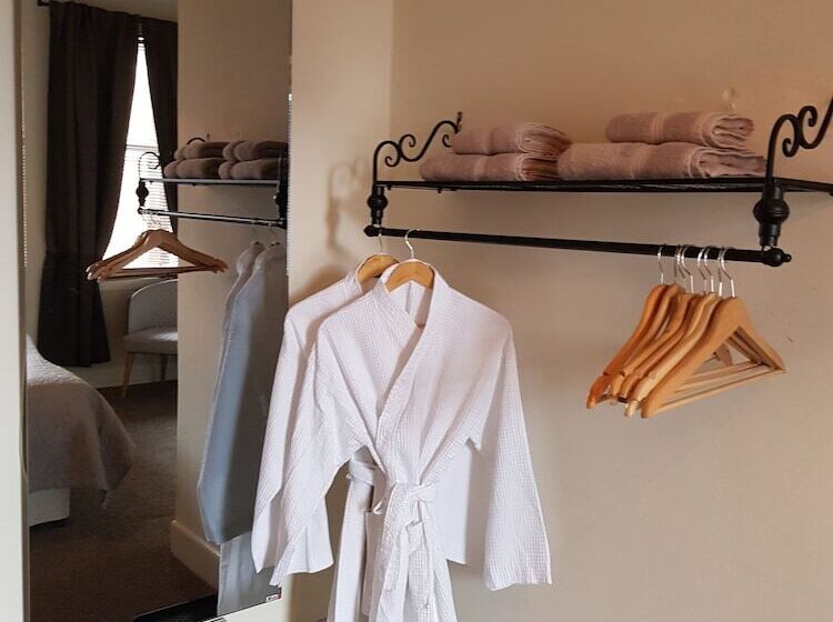 غرفة قياسية, The Old Cross Inn