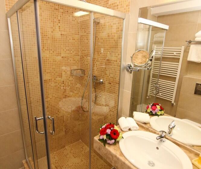 غرفة قياسية, Carmen