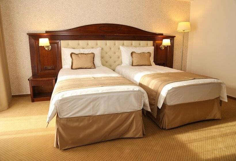 غرفة قياسية, Carmen