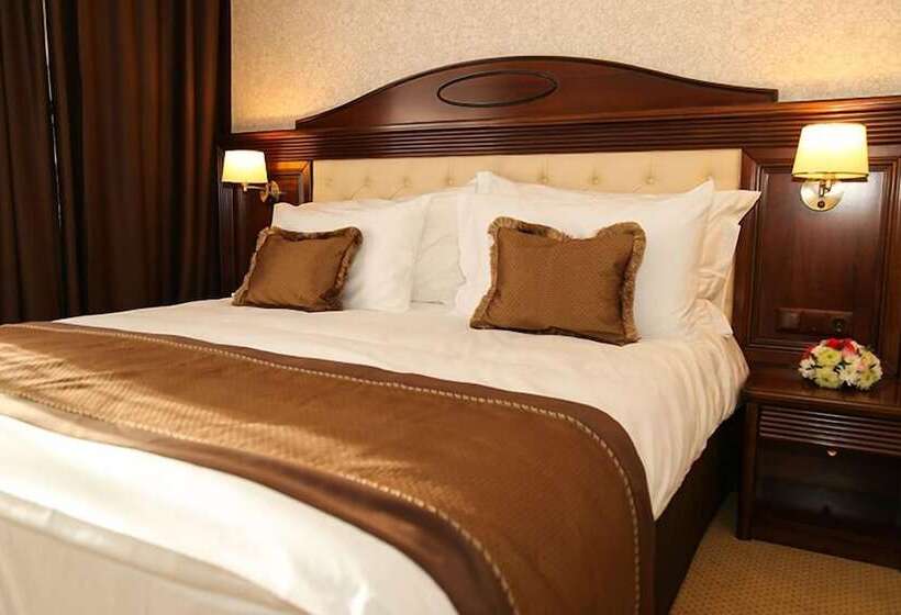 غرفة قياسية, Carmen