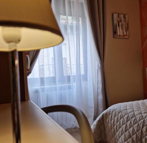 اتاق استاندارد, La Rocca