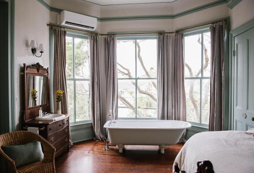 带大床的标准间, Carr Mansion