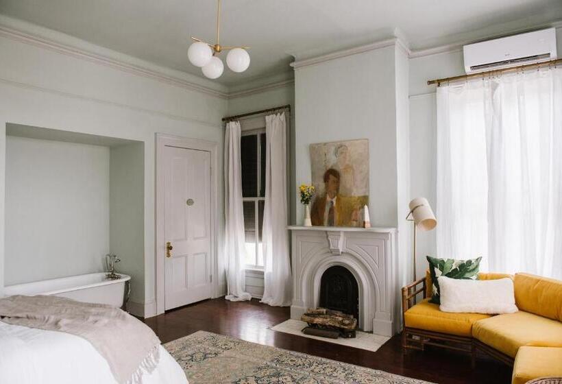 标准间, Carr Mansion