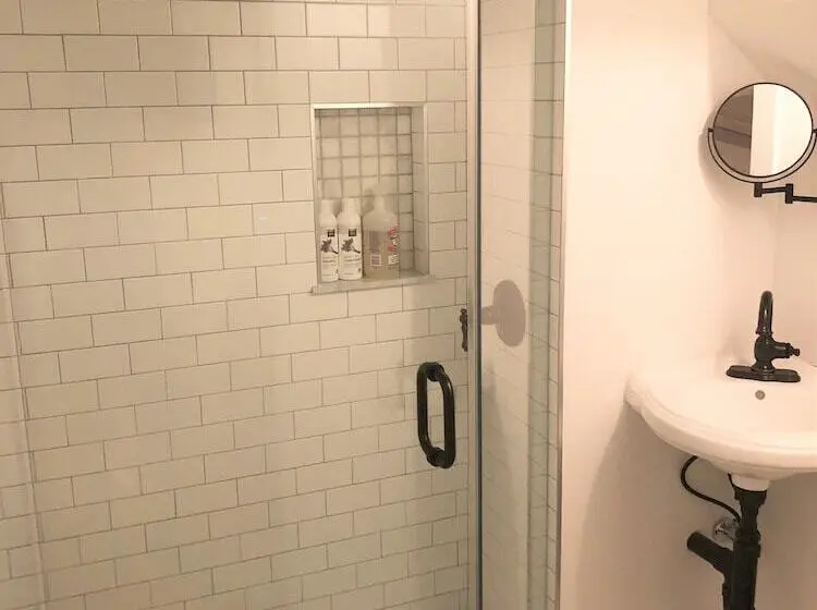 اتاق لوکس با تخت بزرگ, Sea Street Inn