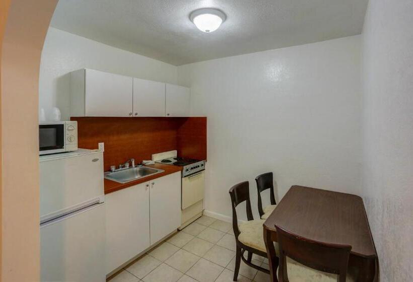 غرفة ديلوكس, Green Seas Motel