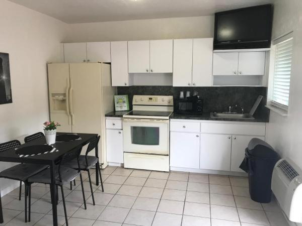 غرفة ديلوكس, Green Seas Motel