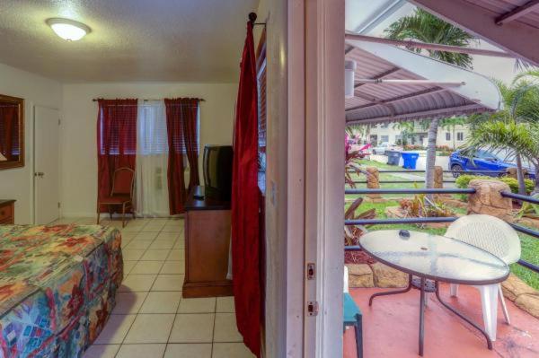 غرفة ديلوكس, Green Seas Motel