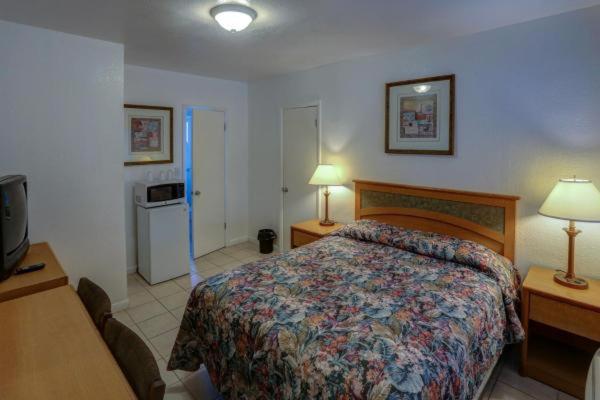 اتاق لوکس, Green Seas Motel