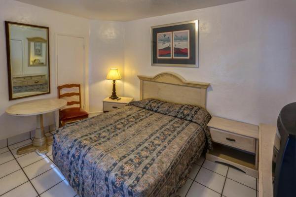 غرفة ديلوكس, Green Seas Motel