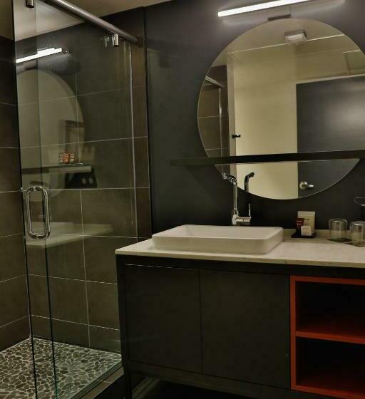 キングサイズベッドのスタンダードルーム, Lora