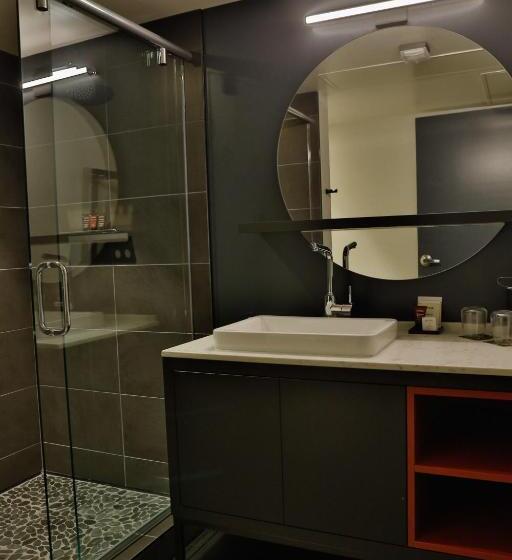 キングサイズベッドのデラックスルーム, Lora