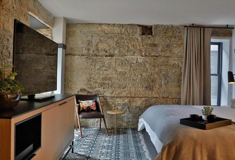 キングサイズベッドのデラックスルーム, Lora