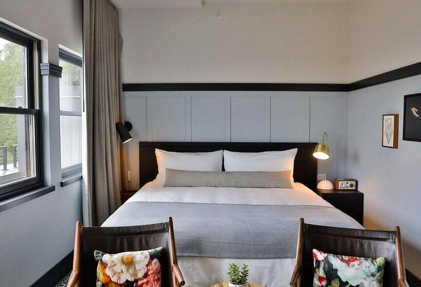 キングサイズベッドのデラックスルーム, Lora