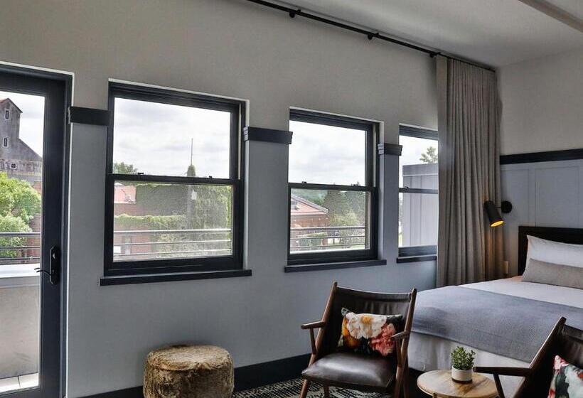 キングサイズベッドのスタンダードルーム, Lora