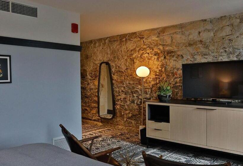 キングサイズベッドのスタンダードルーム, Lora