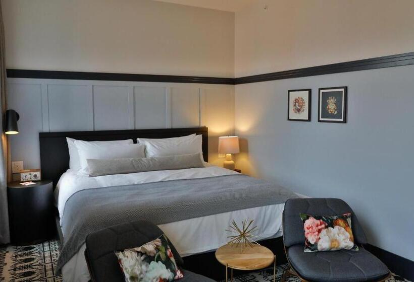 キングサイズベッドのスタンダードルーム, Lora