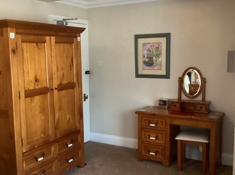 اتاق استاندارد, Barons Court