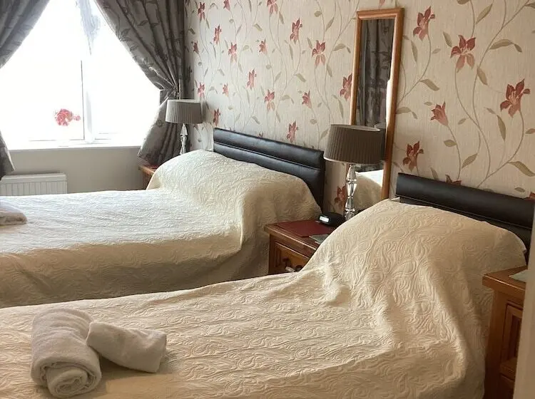 スタンダードルーム, Barons Court