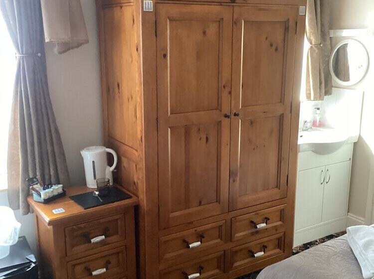 اتاق استاندارد یک نفره, Barons Court