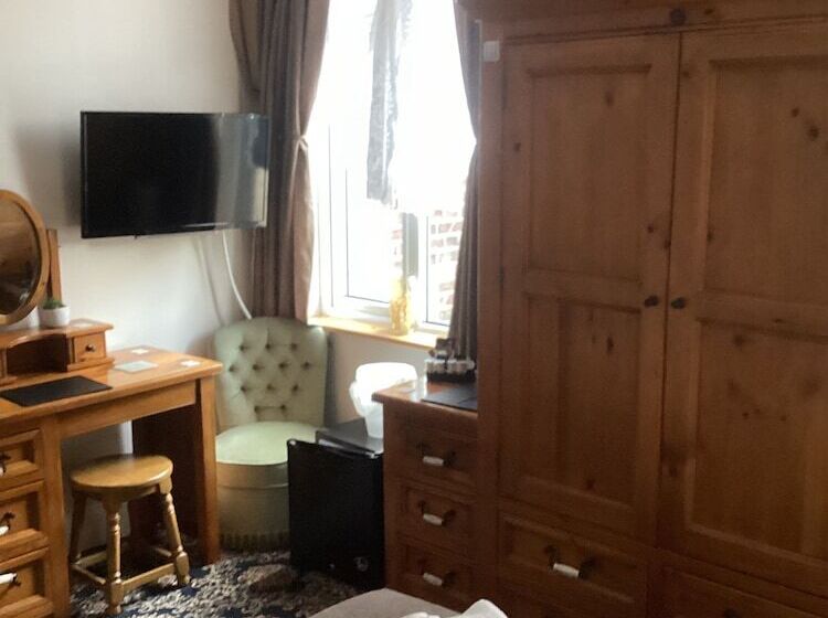 اتاق استاندارد یک نفره, Barons Court