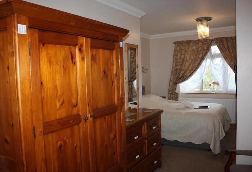 اتاق اکونومی, Barons Court