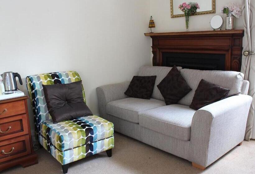 プレミアムルーム, Longmead House