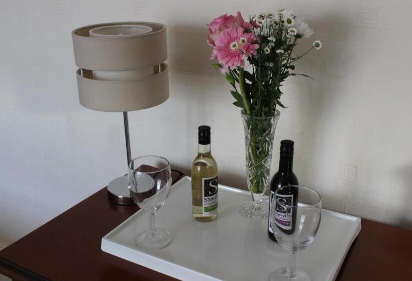 プレミアムルーム, Longmead House