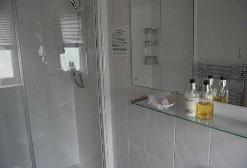 スタンダードルーム, Longmead House