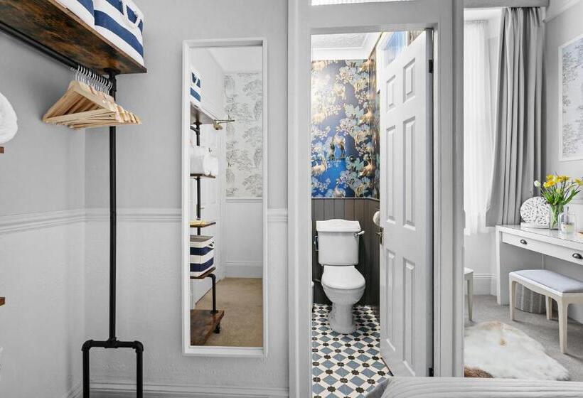 Chambre Supérieure, Sandway House