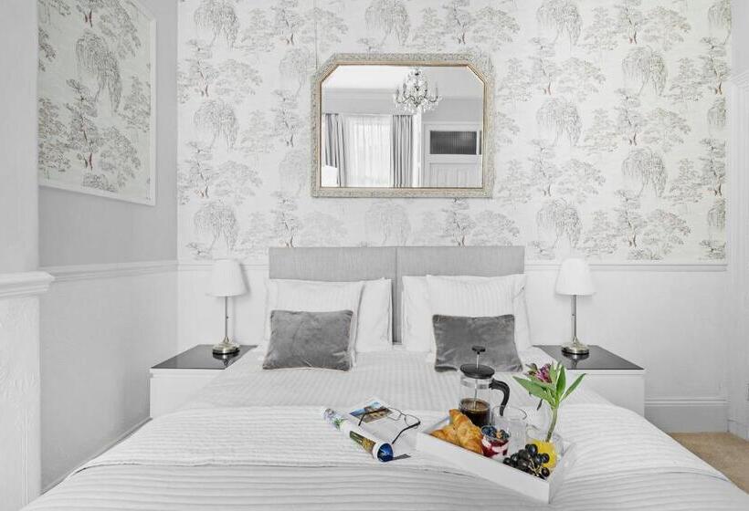 Chambre Supérieure, Sandway House