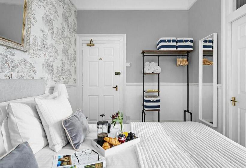 Chambre Supérieure, Sandway House