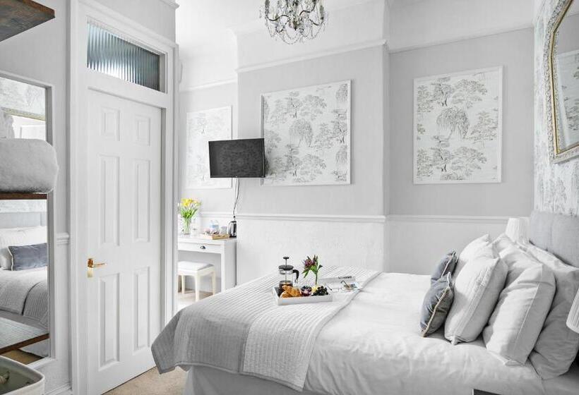 Chambre Supérieure, Sandway House