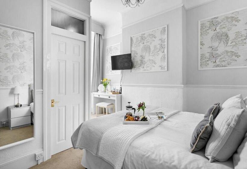 Chambre Supérieure, Sandway House