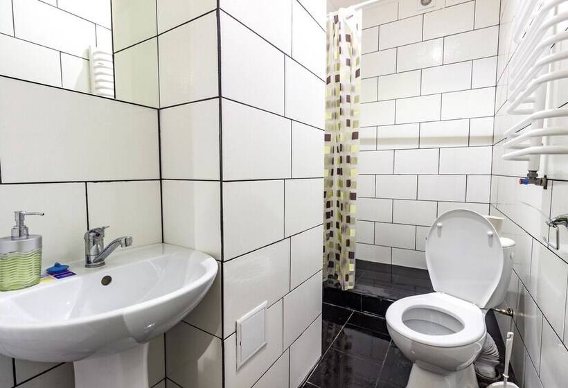 سرير فى غرفة مشتركه, Hi Hostel