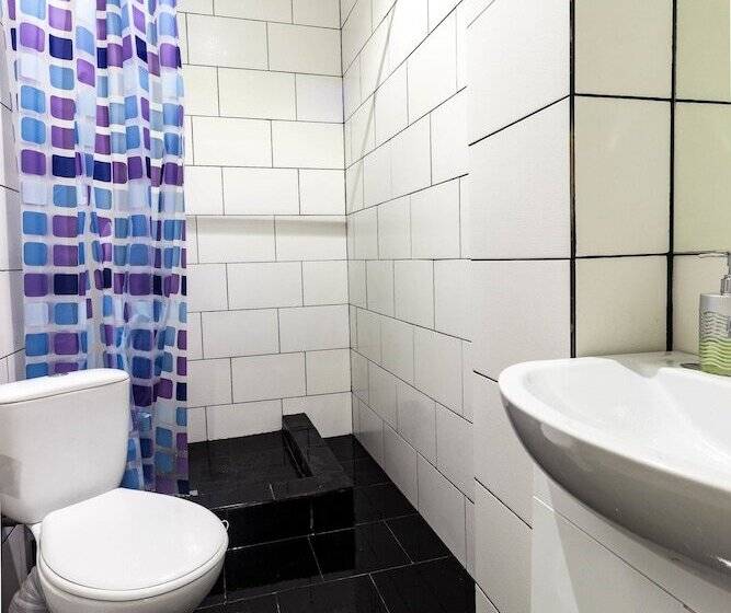 سرير فى غرفة مشتركه, Hi Hostel