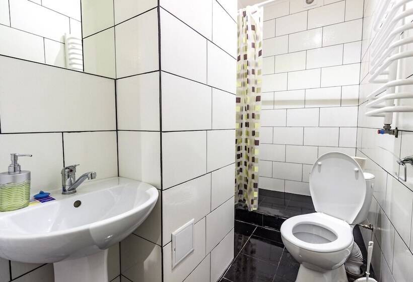 سرير فى غرفة مشتركه, Hi Hostel