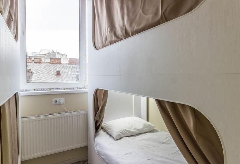 سرير فى غرفة مشتركه, Hi Hostel