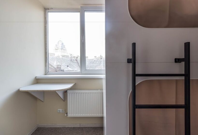 سرير فى غرفة مشتركه, Hi Hostel