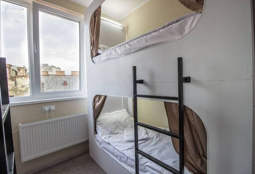 سرير فى غرفة مشتركه, Hi Hostel