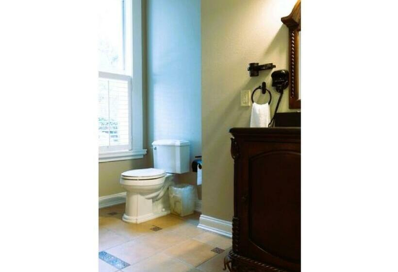 带大床的豪华间, Oakpak Inns   Enjoy All Inclusive Snack Beverages Wine & Beer During The Stay