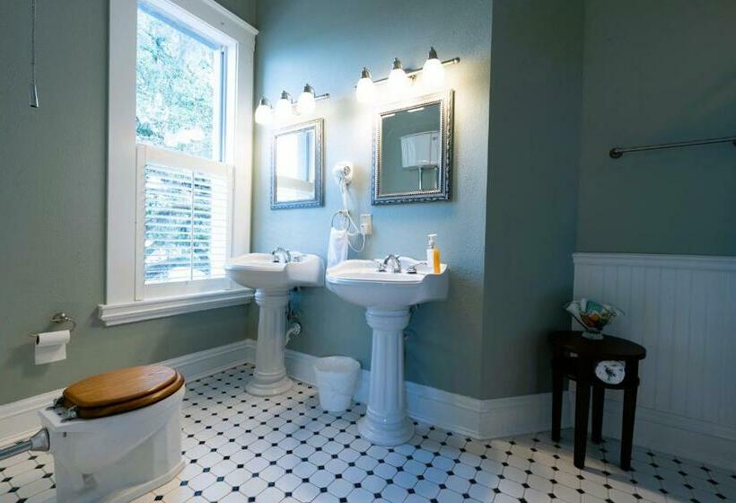 高级客房, Oakpak Inns   Enjoy All Inclusive Snack Beverages Wine & Beer During The Stay