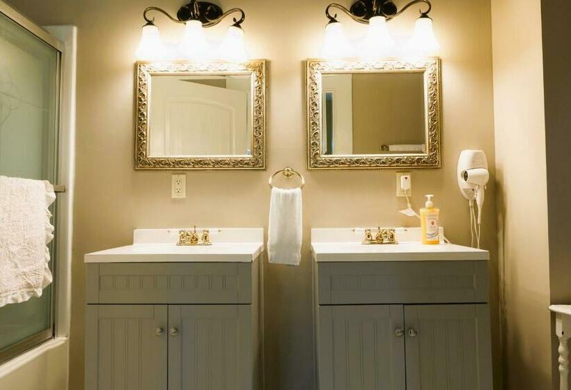 带特大床的豪华房间, Oakpak Inns   Enjoy All Inclusive Snack Beverages Wine & Beer During The Stay