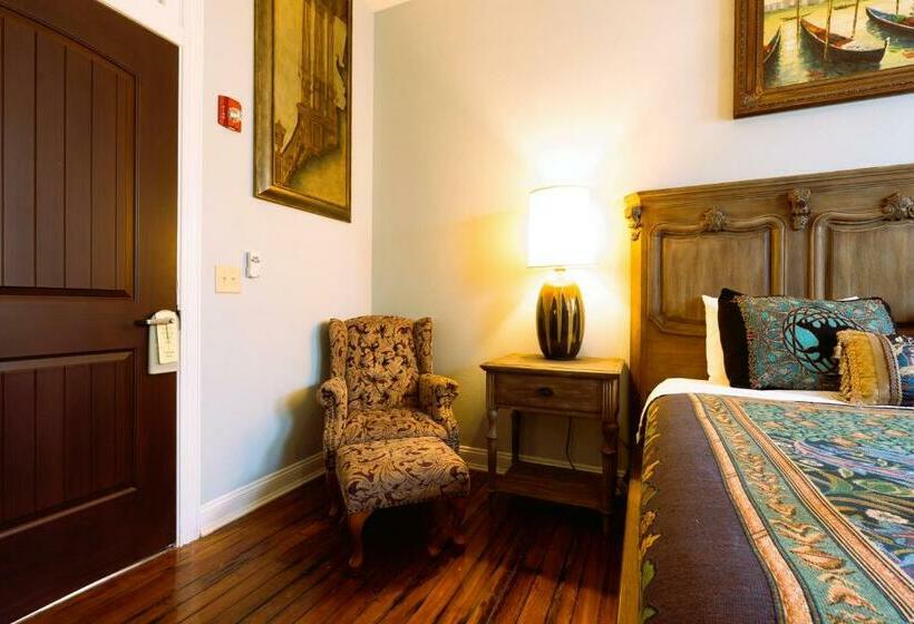 带大床的豪华间, Oakpak Inns   Enjoy All Inclusive Snack Beverages Wine & Beer During The Stay