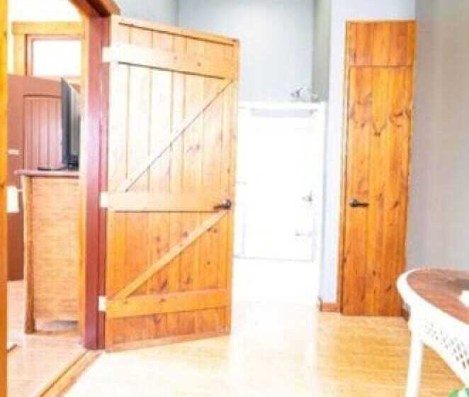 小室, Oakpak Inns   Enjoy All Inclusive Snack Beverages Wine & Beer During The Stay