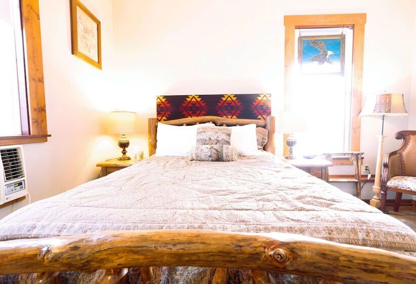 小室, Oakpak Inns   Enjoy All Inclusive Snack Beverages Wine & Beer During The Stay