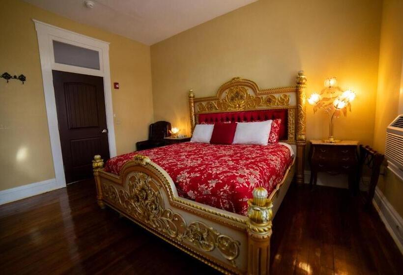 带大床的豪华间, Oakpak Inns   Enjoy All Inclusive Snack Beverages Wine & Beer During The Stay