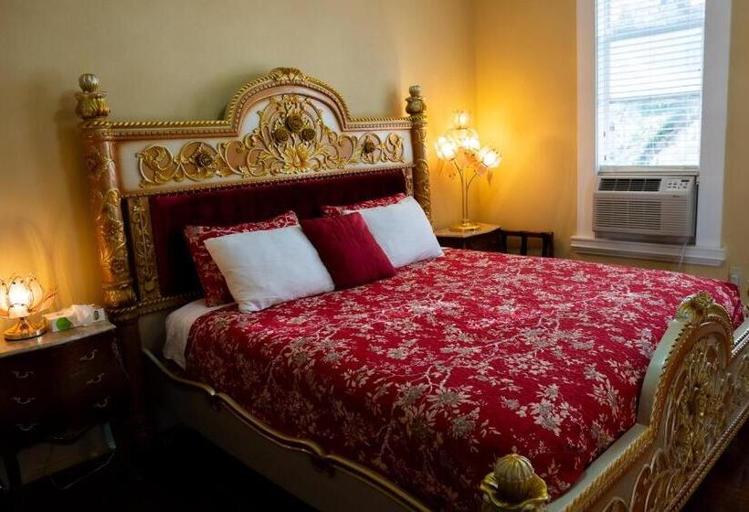 带大床的豪华间, Oakpak Inns   Enjoy All Inclusive Snack Beverages Wine & Beer During The Stay