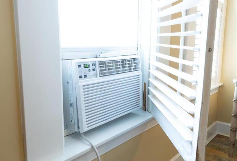 带特大床的豪华房间, Oakpak Inns   Enjoy All Inclusive Snack Beverages Wine & Beer During The Stay