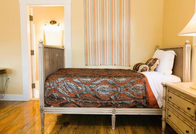 带特大床的豪华房间, Oakpak Inns   Enjoy All Inclusive Snack Beverages Wine & Beer During The Stay